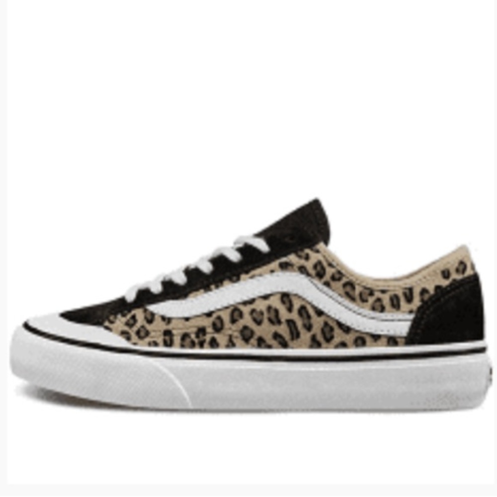 Got my vans on but they look like sneakers😎